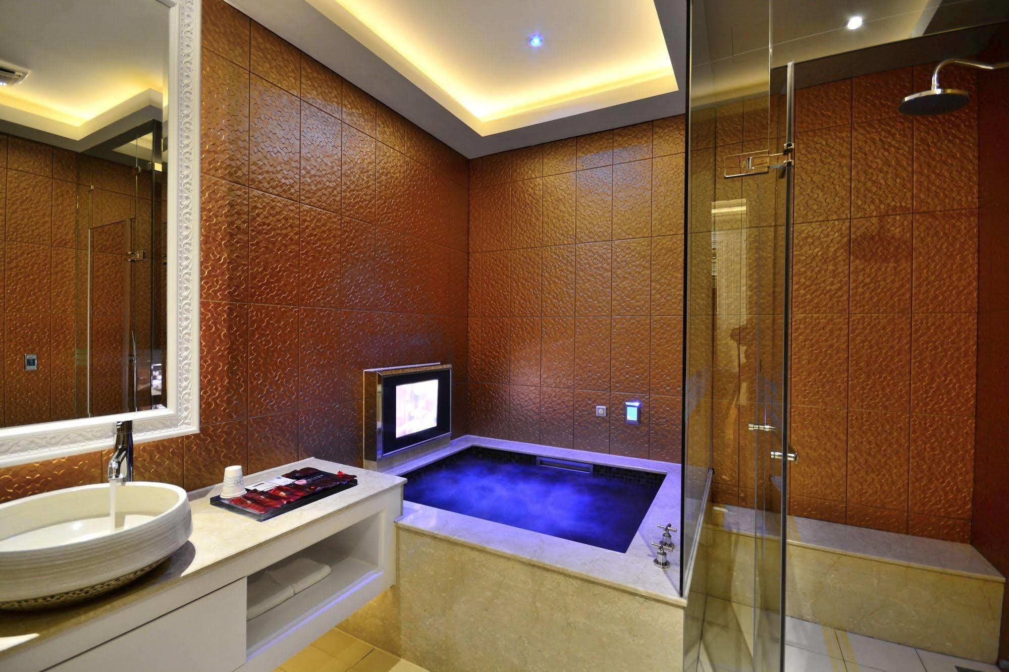 Hea Duenn Motel Taichung Bagian luar foto