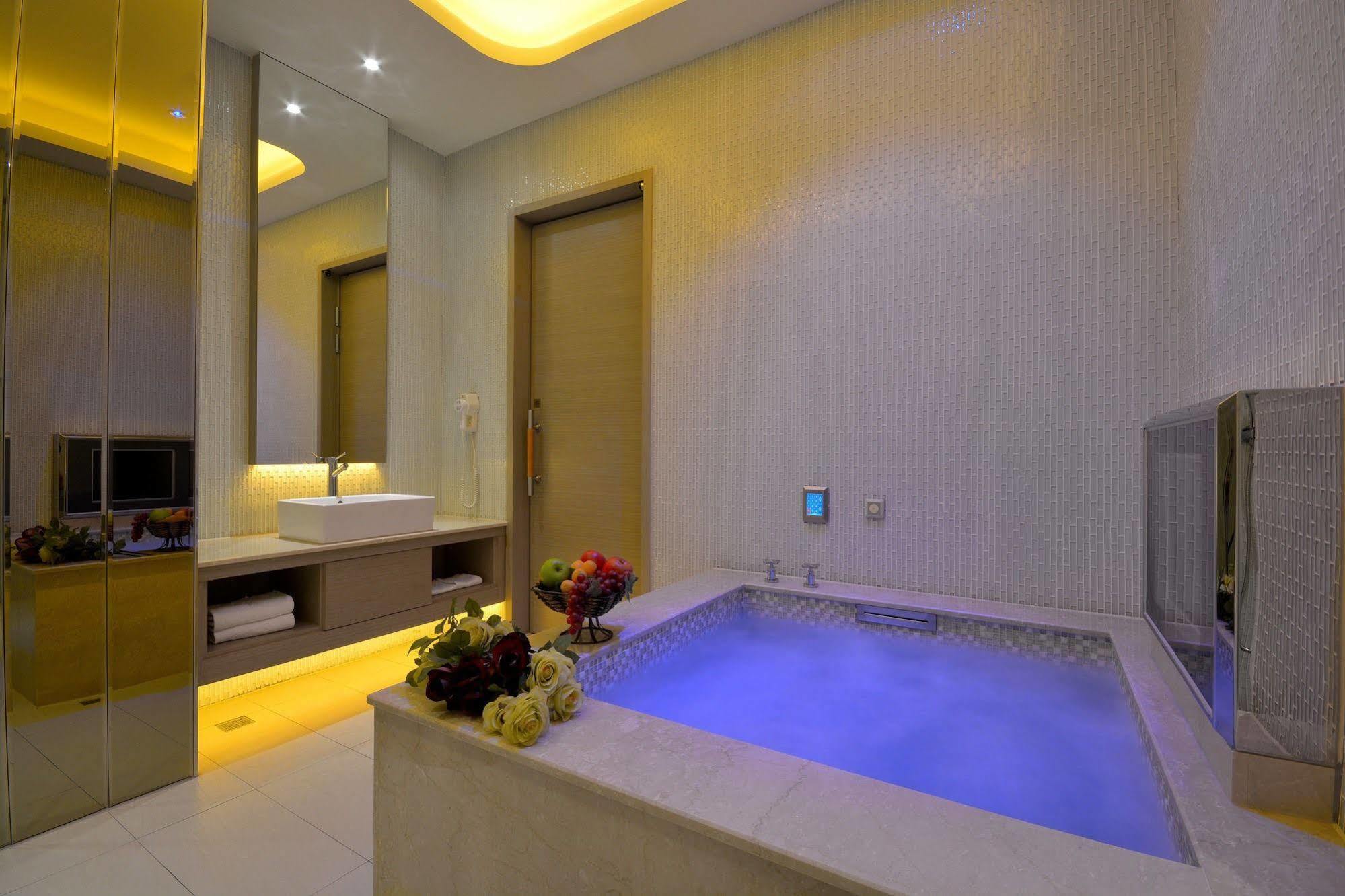 Hea Duenn Motel Taichung Bagian luar foto