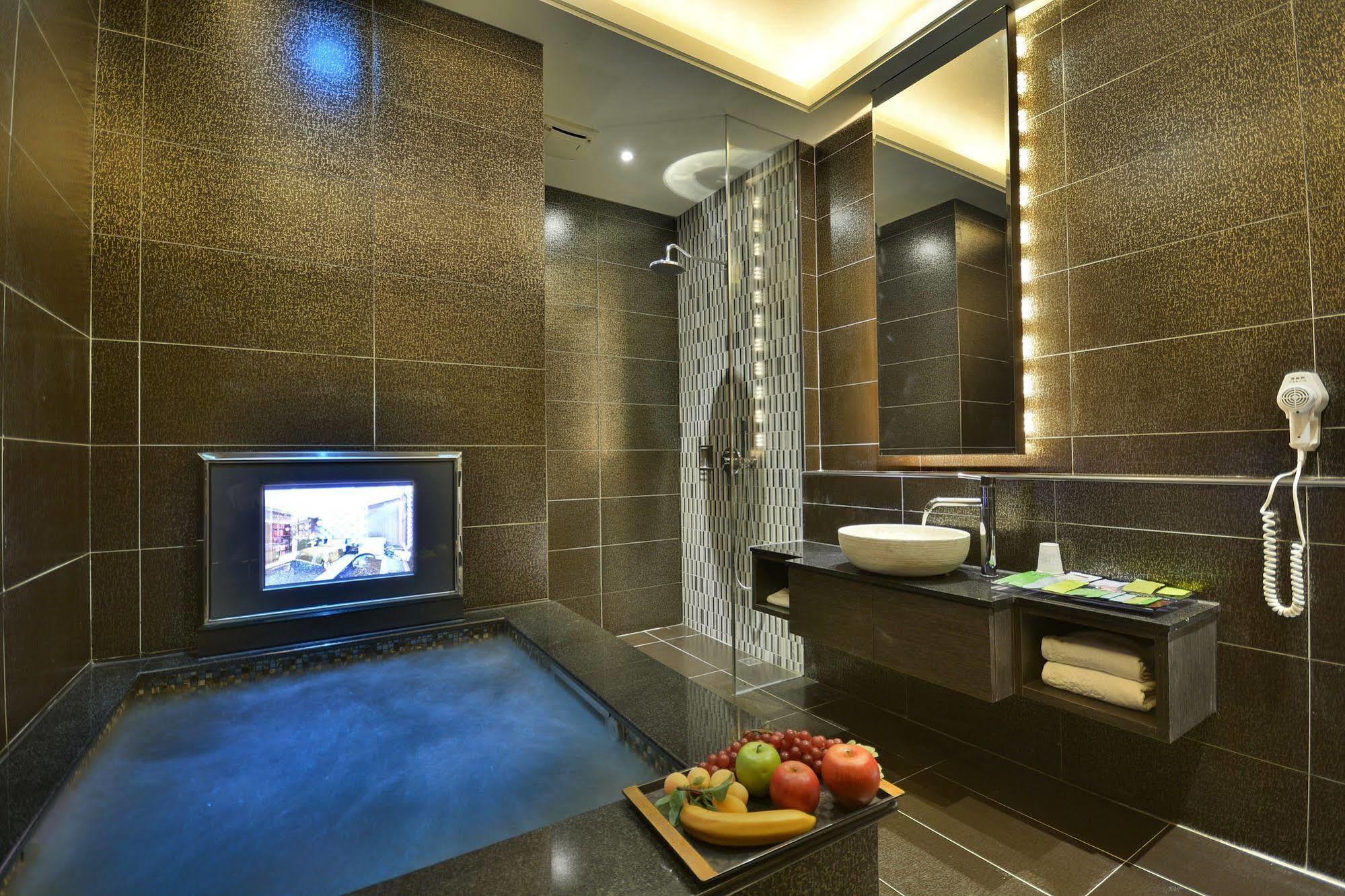 Hea Duenn Motel Taichung Bagian luar foto