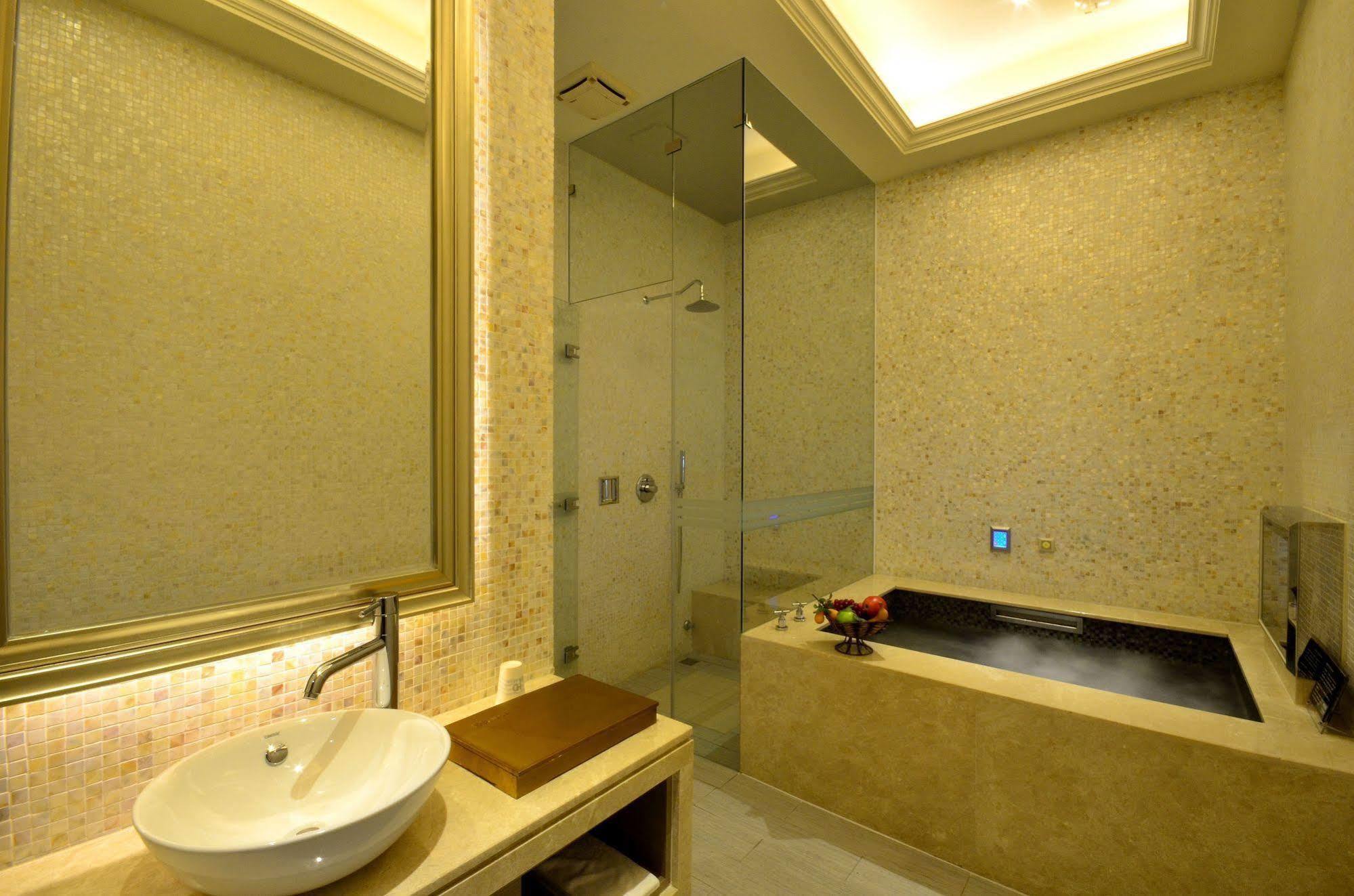 Hea Duenn Motel Taichung Bagian luar foto