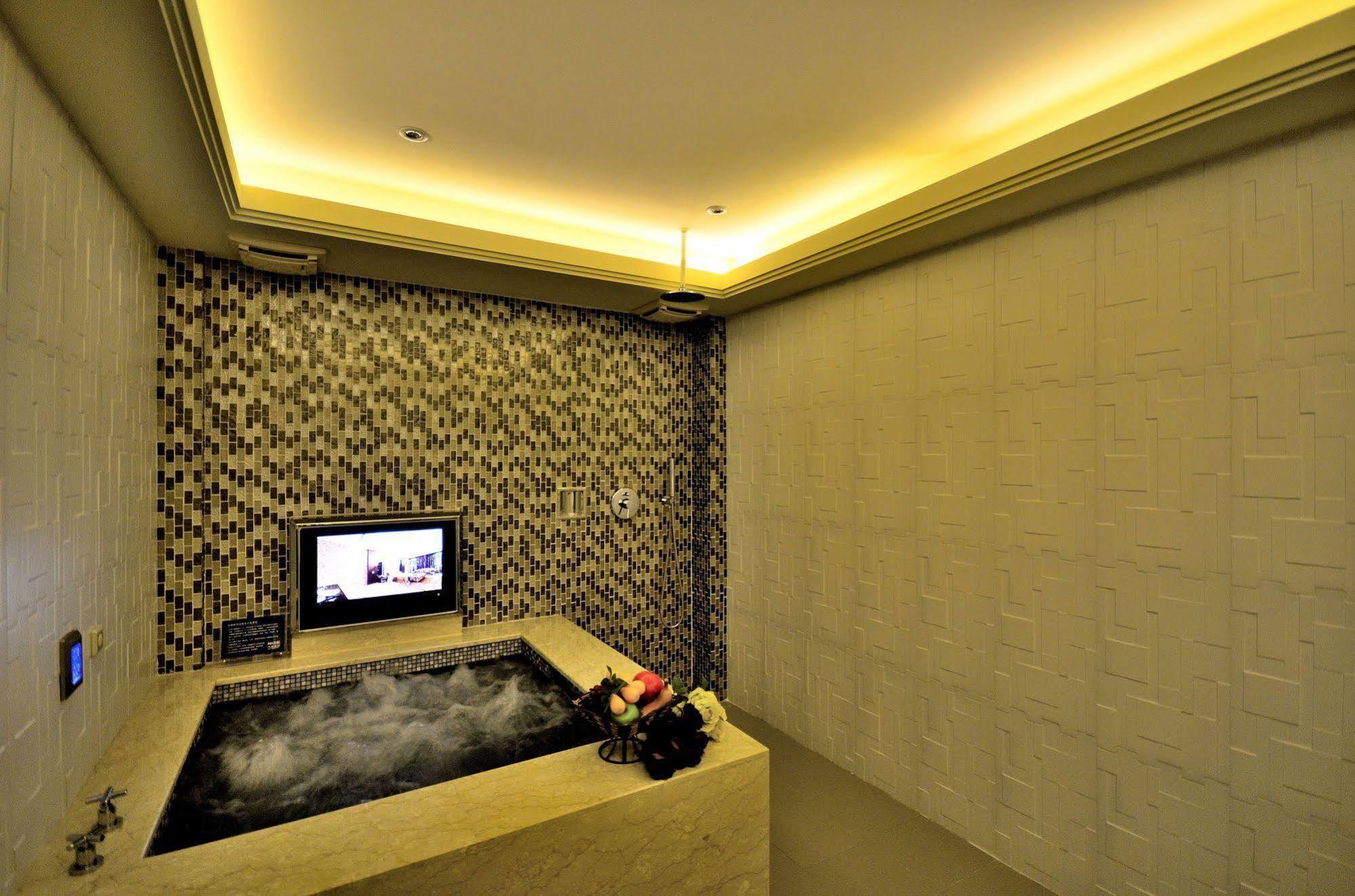 Hea Duenn Motel Taichung Bagian luar foto