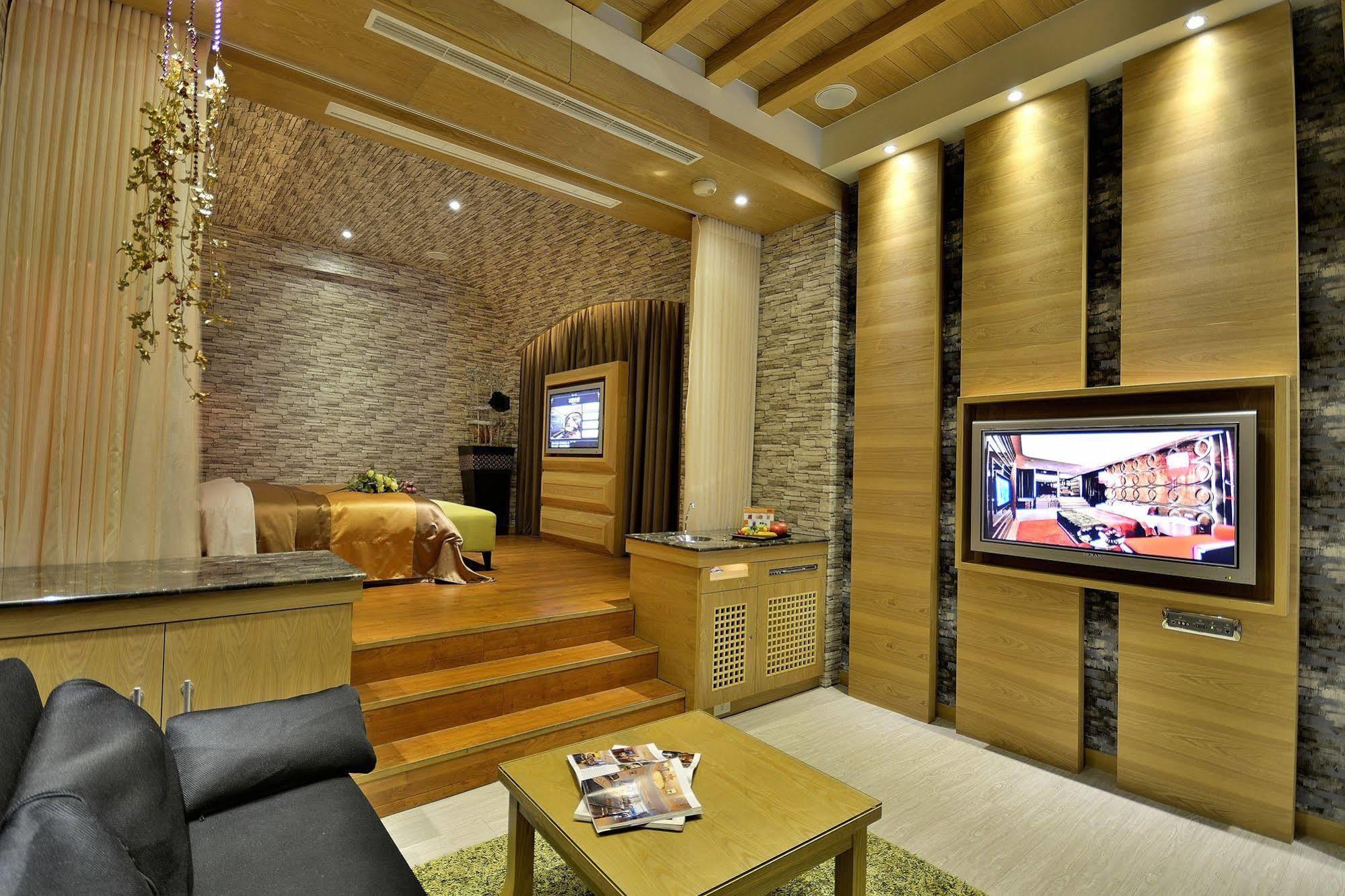 Hea Duenn Motel Taichung Bagian luar foto