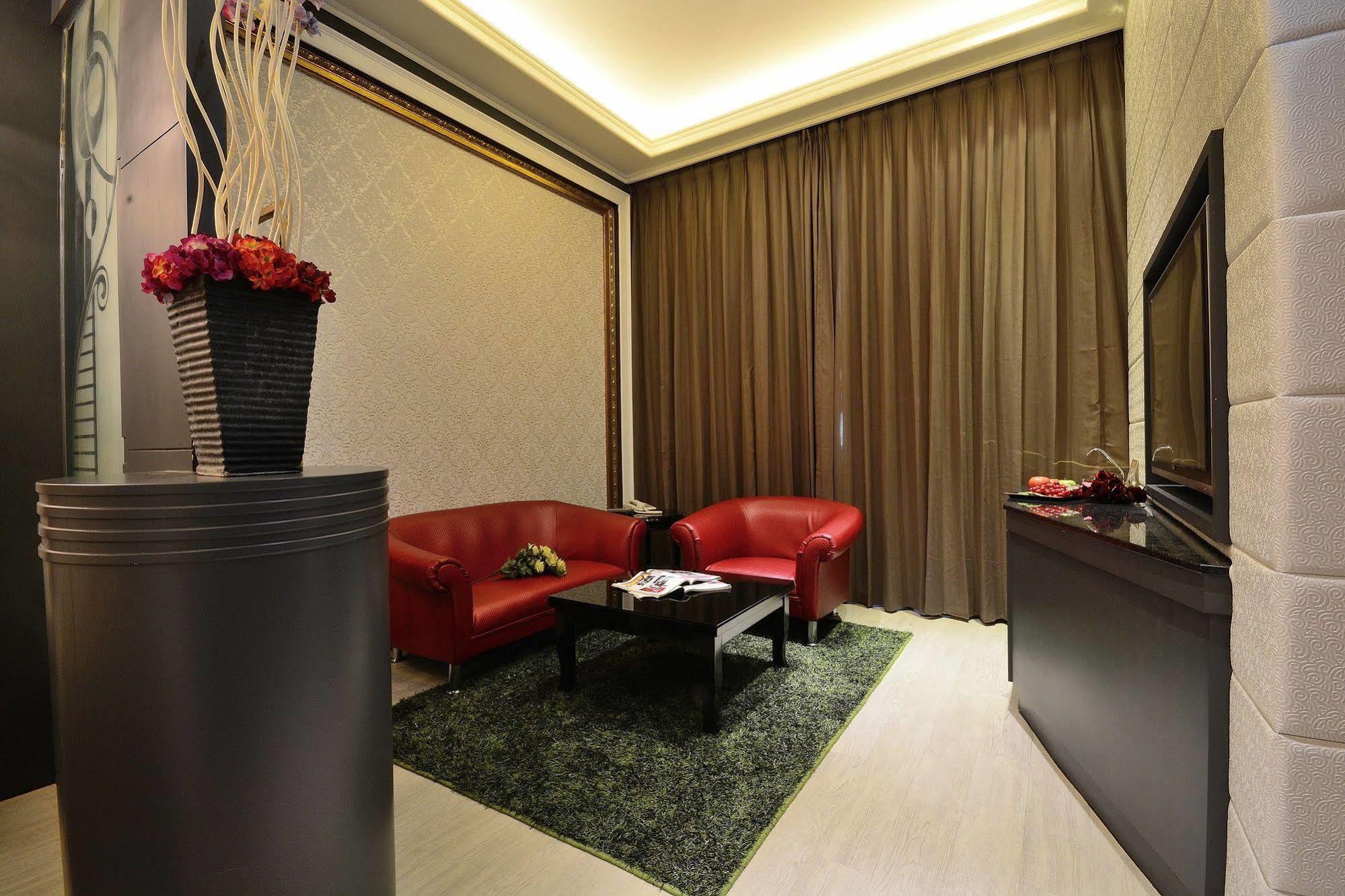 Hea Duenn Motel Taichung Bagian luar foto