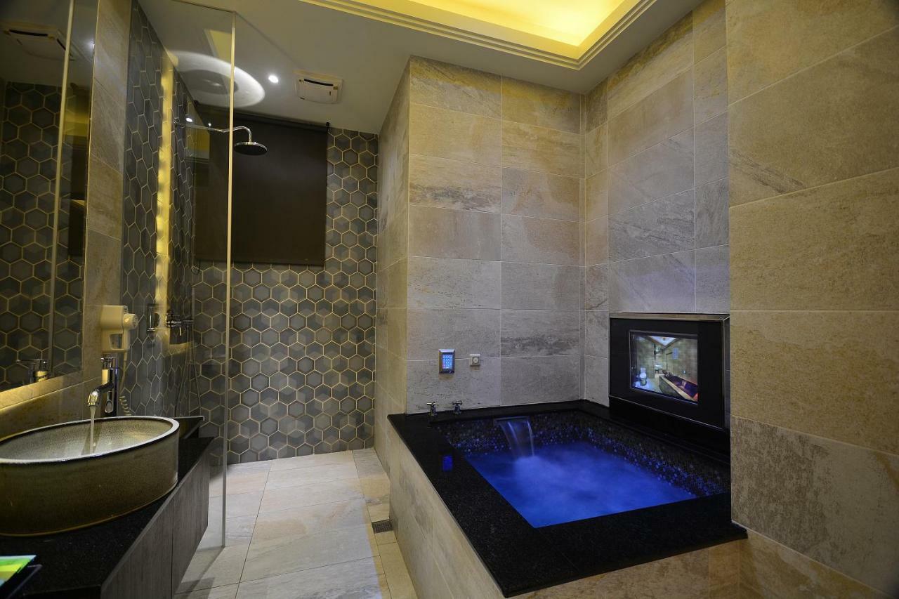 Hea Duenn Motel Taichung Bagian luar foto
