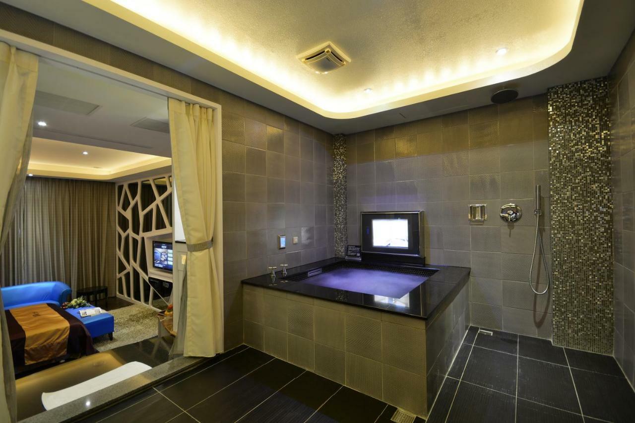 Hea Duenn Motel Taichung Bagian luar foto